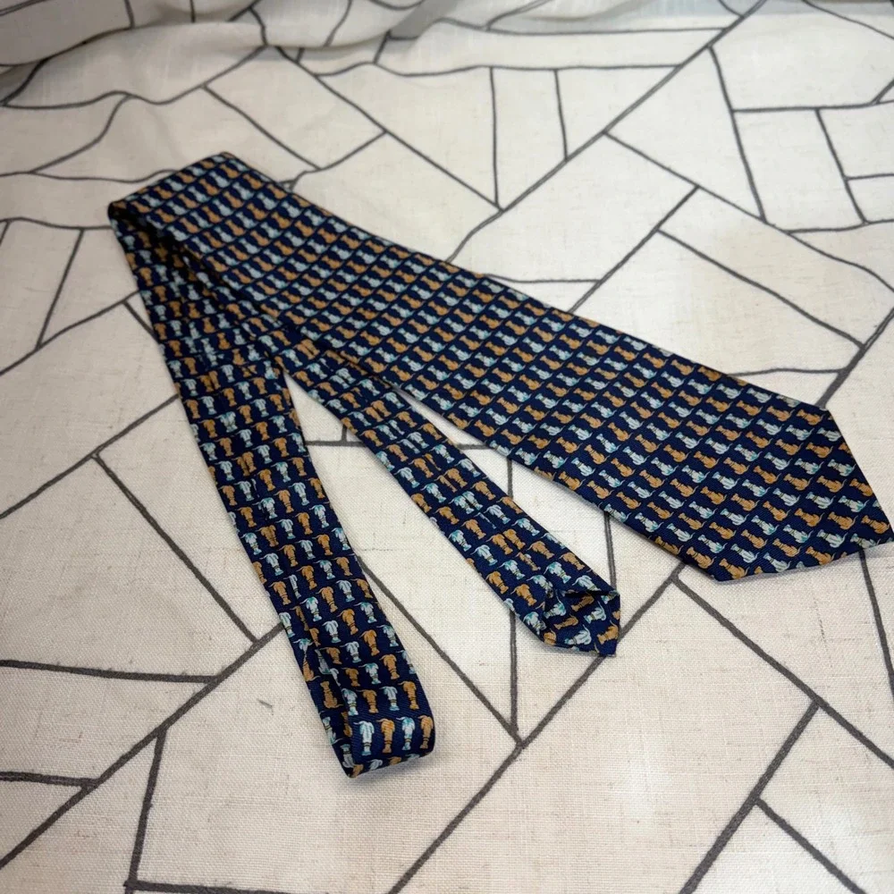 Ombline necktie features